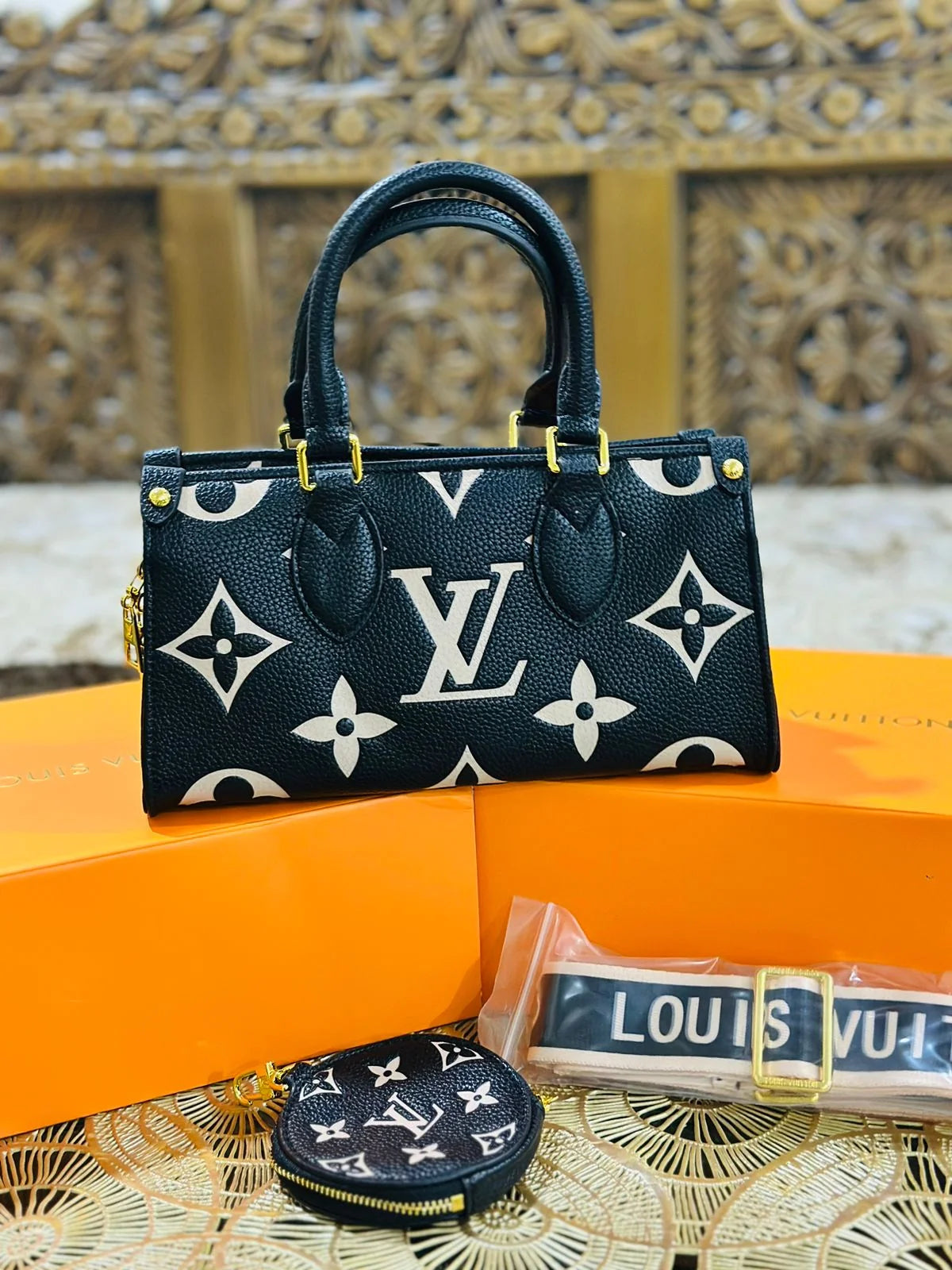 LV OnTheGo East West Monogram Reverse Canvas - Black