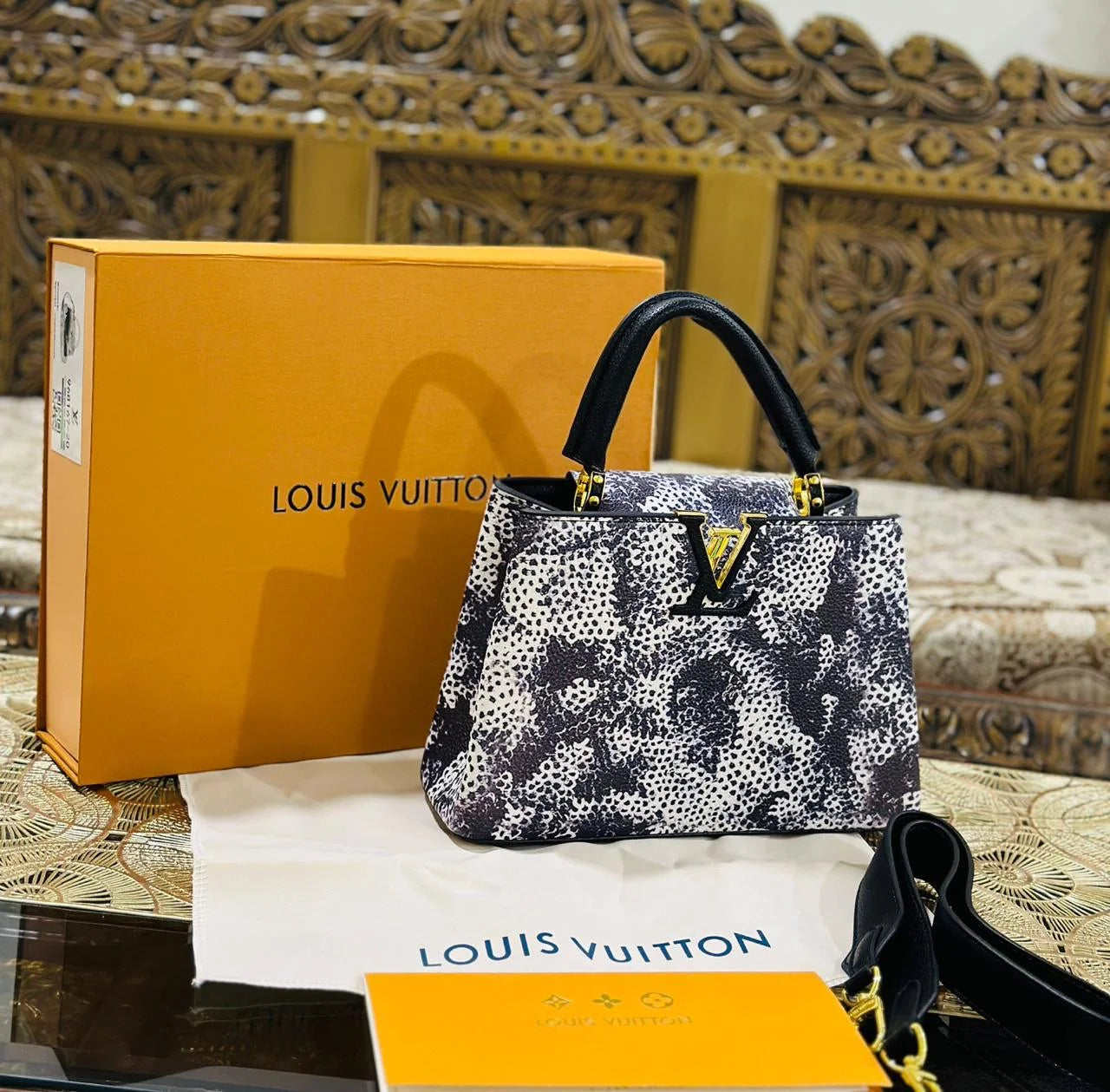 LV Capucines MM Bag - Black